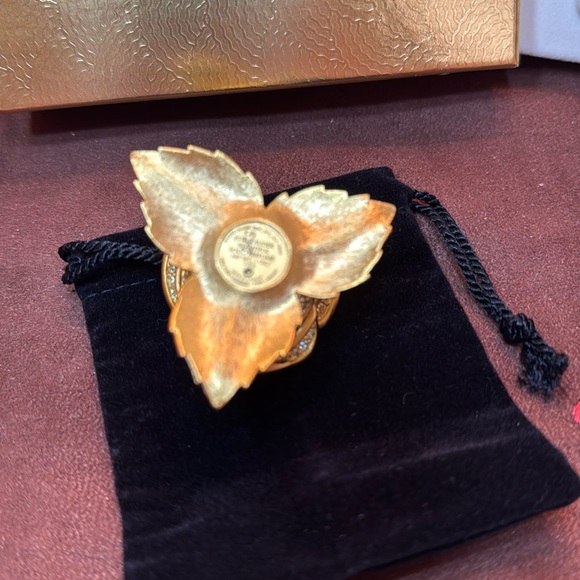 🐈⬛ Estee Lauder NWT solid perfume compact “ BEAUTIFUL YELLOW ROSE “ - Picture 7 of 9